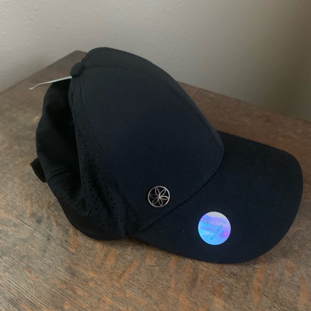 Gaiam black fitness hat NWT